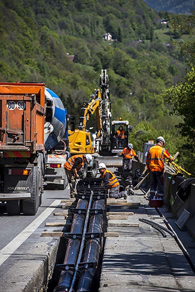 Enfouissement de tubes PE - Chantier France - Italie